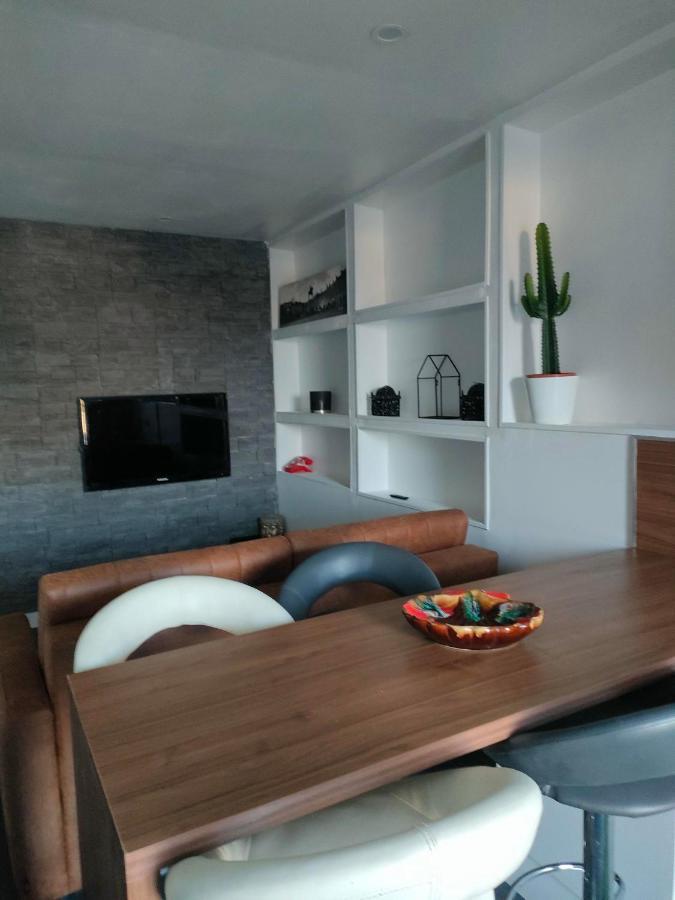 Apartmán Le Petit Cocon - Parking Prive - Lyon Sud Vénissieux Exteriér fotografie